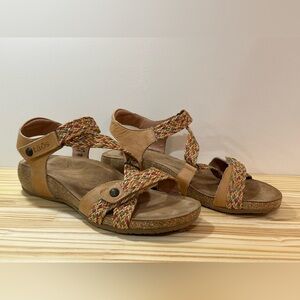 TAOS Sandals Size 9- 9.5